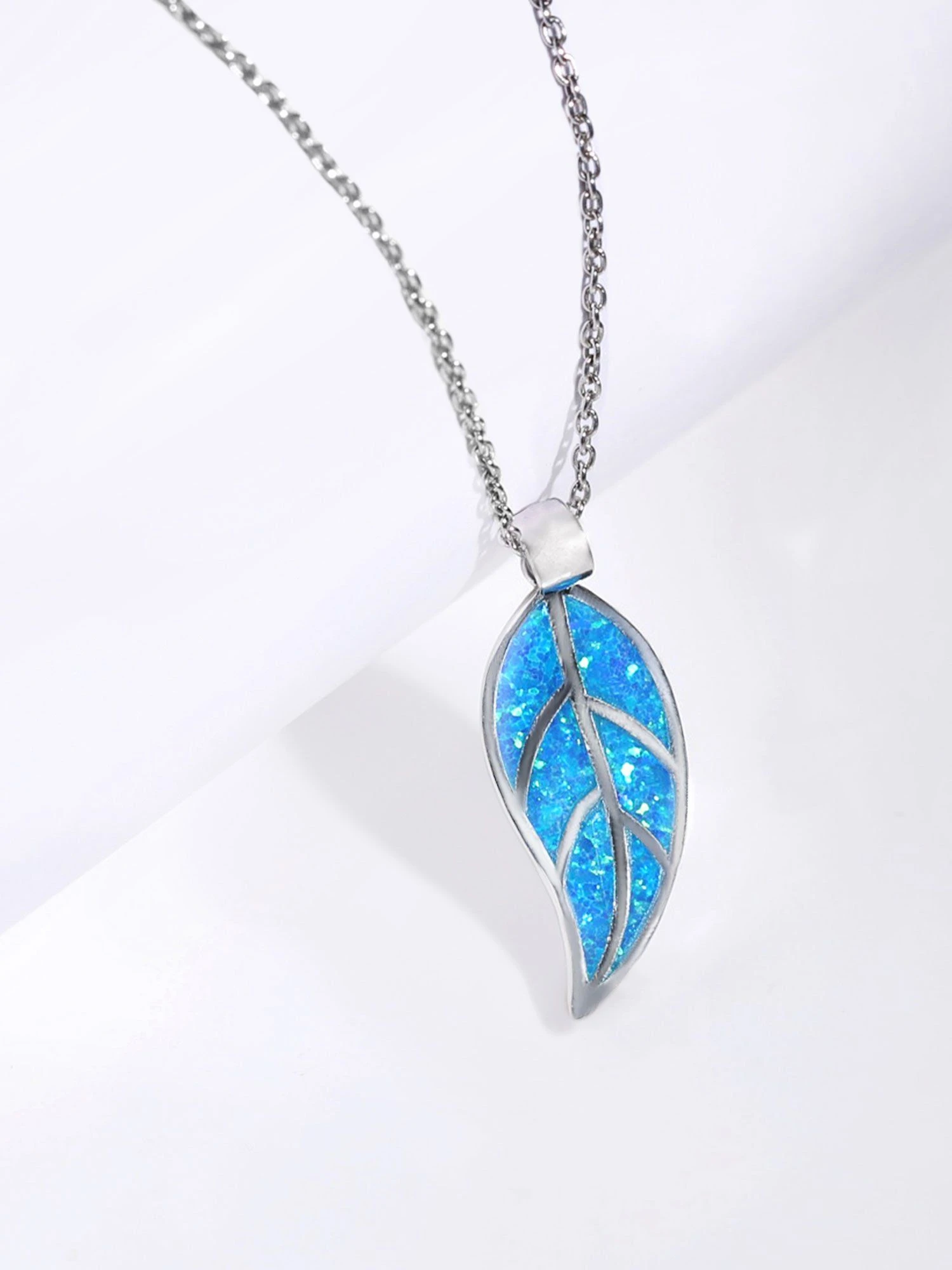GIVA 925 Sterling Silver Mystic Blue Leaf Pendant With Link Chain For Women 6 GIVA 925 Sterling Silver Mystic Blue Leaf Pendant With Link Chain For Women – Bild 4