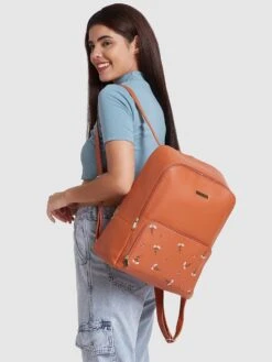 Caprese Adah Laptop Backpack Large Tan -Gemischtwarenladen Für Damenmode 5b330a3LPBPADLGTAN 13
