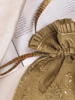 AMYRA Arbre Silk Embroidered Potli Bag Dull Gold -Gemischtwarenladen Für Damenmode 633124eNYKF AMYRA00000111 3