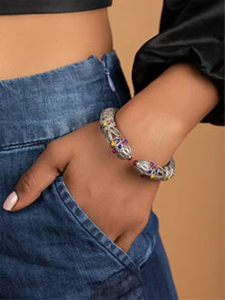 Shaya By CaratLane Ankhadiyo Vakadiyo Pattern Bracelet In 925 Silver
