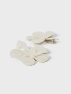 MIXT By Nykaa Fashion White Oversized Flower Moti Earrings -Gemischtwarenladen Für Damenmode ab444e0ER051415 3