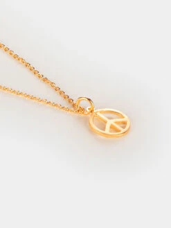 Shaya By CaratLane The Peacekeeper Charm Necklace -Gemischtwarenladen Für Damenmode al00233 ss0000 4 42d405b0