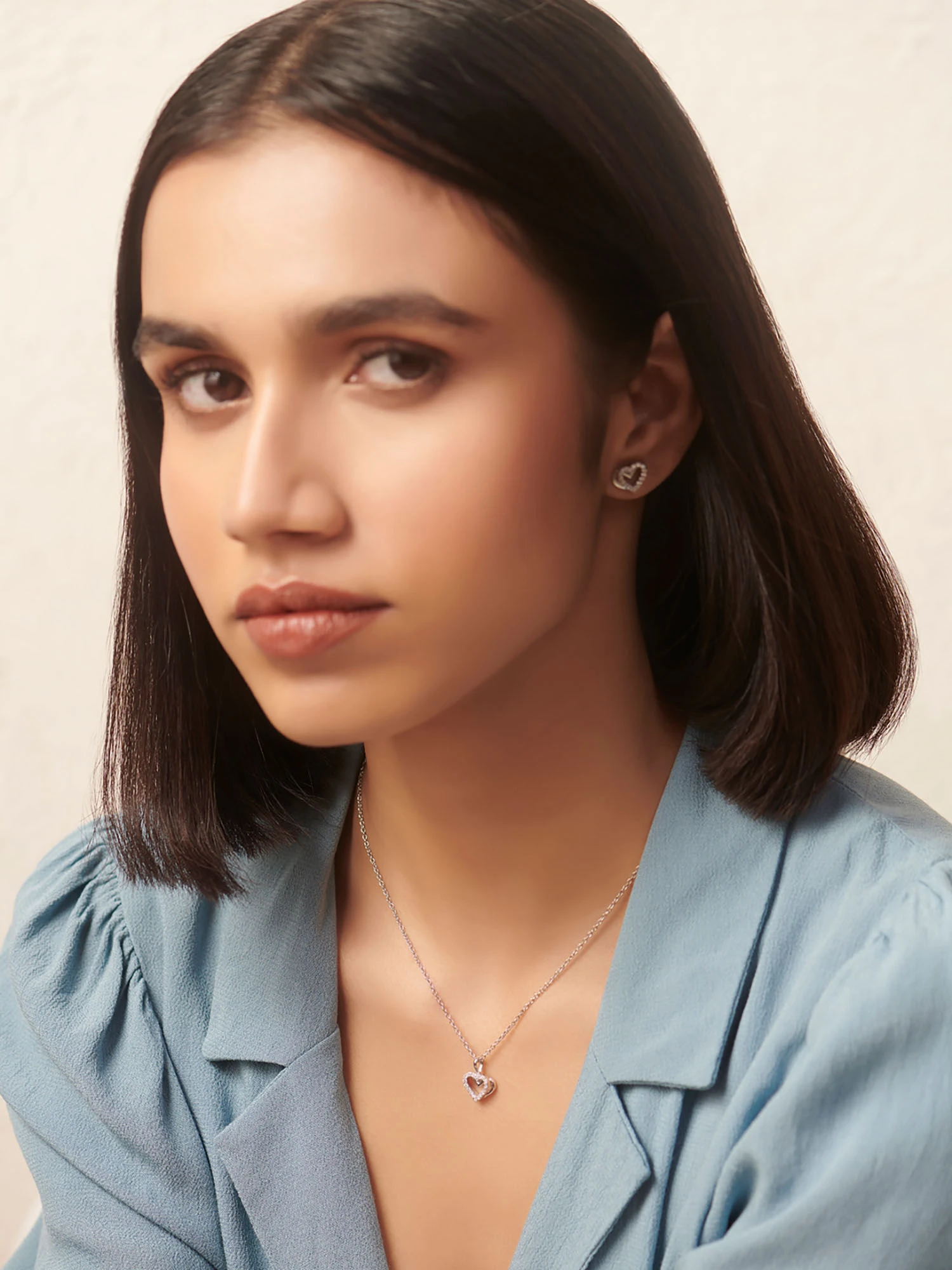 Shaya By CaratLane Stereo Hearts Pendant Necklace In 925 Silver 8 Shaya By CaratLane Stereo Hearts Pendant Necklace In 925 Silver – Bild 6